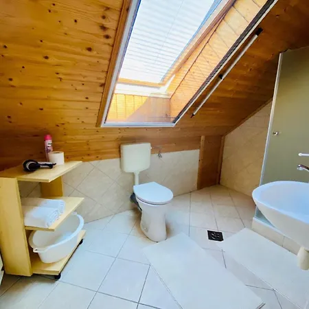 Haus Borbely شقة